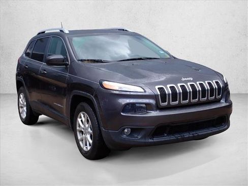 Used 2016 Jeep Cherokee Latitude w/ Cold Weather Group AWD/4WD image 5