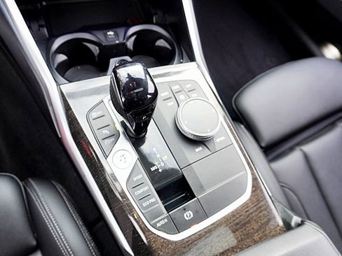 Used 2022 BMW 330i Sedan w/ Driving Assistance Package image 30