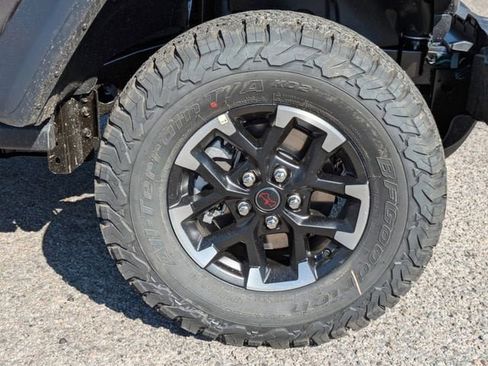 New 2025 Jeep Wrangler Unlimited Rubicon w/ Convenience Group image 11