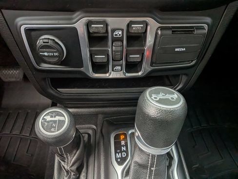 Used 2019 Jeep Wrangler Unlimited Sahara AWD/4WD image 23