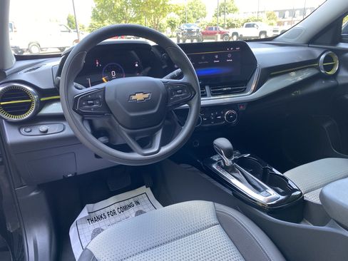 Used 2026 Chevrolet Trax LT FWD image 32