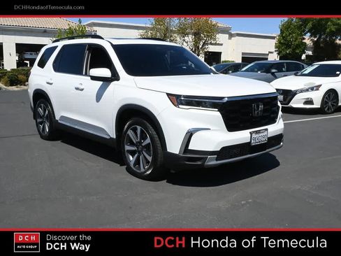 Certified 2024 Honda Pilot Touring image 3