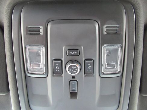 Used 2025 GMC Yukon Denali AWD/4WD image 29