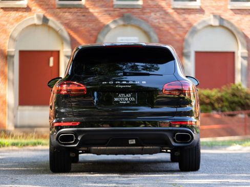Used 2016 Porsche Cayenne AWD/4WD image 11