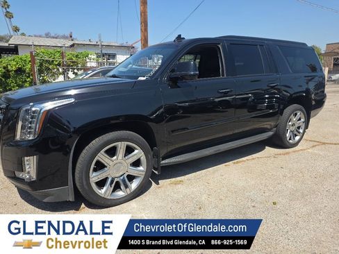 Used 2017 Cadillac Escalade ESV Premium Luxury AWD/4WD image 3