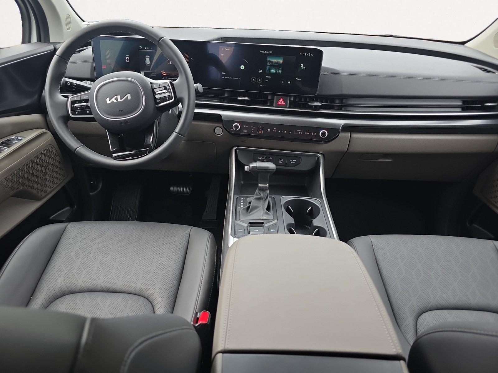 Certified 2026 Kia Carnival LX FWD image 2