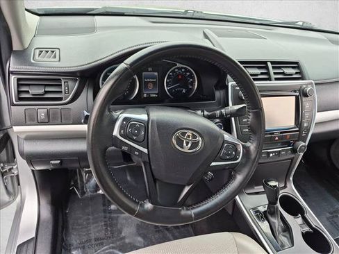 Used 2016 Toyota Camry SE w/ Moonroof Package FWD image 11