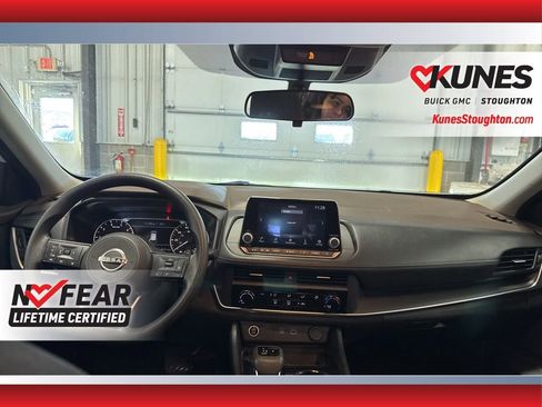 Used 2023 Nissan Rogue S image 37