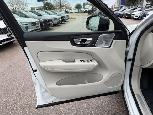 New 2026 Volvo XC60 B5 Ultra w/ Climate Package image 17