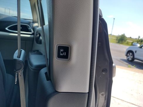Used 2023 Chrysler Voyager LX FWD image 23