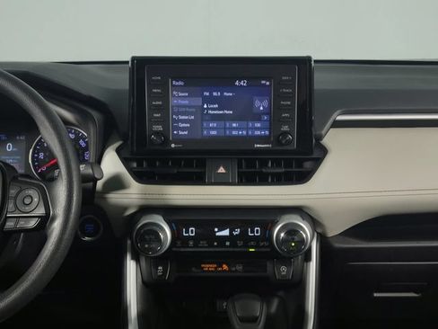 Used 2021 Toyota RAV4 XLE FWD image 18