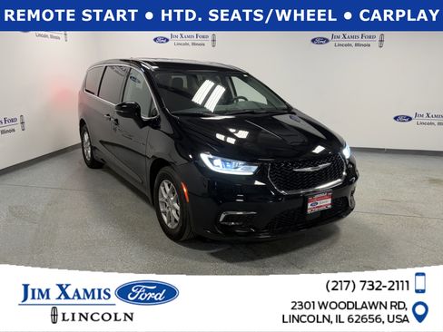 Used 2024 Chrysler Pacifica Touring-L image 1