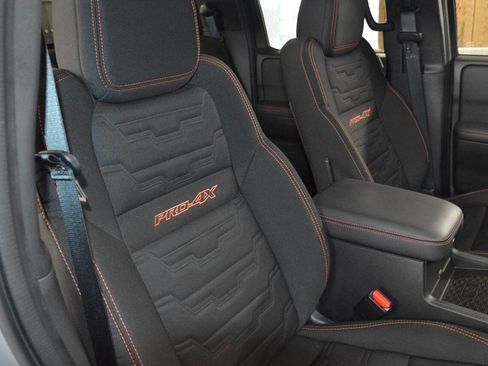 Used 2024 Nissan Frontier PRO-4X w/ Pro Convenience Package image 11