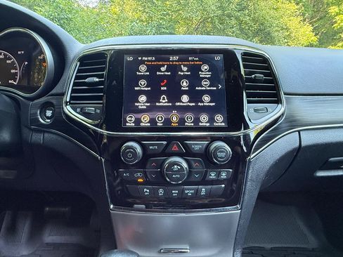 Used 2020 Jeep Grand Cherokee Limited AWD/4WD image 22