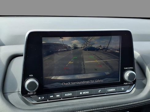 Used 2025 Nissan Rogue SV image 26