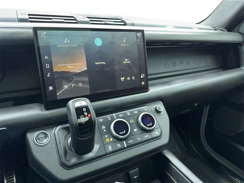 Used 2023 Land Rover Defender 110 V8 image 26