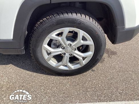 Used 2024 Jeep Compass Latitude AWD/4WD image 34