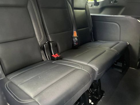 Used 2024 Chevrolet Suburban Premier AWD/4WD image 19