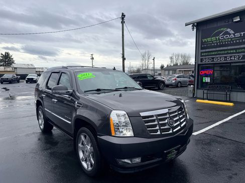 Used 2011 Cadillac Escalade Premium AWD/4WD image 2