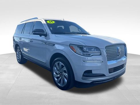 Used 2024 Lincoln Navigator Reserve AWD/4WD image 18