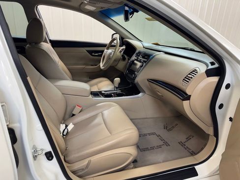 Used 2014 Nissan Altima 2.5 SL w/ Technology Package FWD image 25