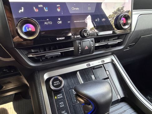 Used 2025 Lexus GX 550 AWD/4WD image 27