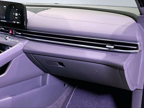 Used 2025 Hyundai Elantra SEL image 25