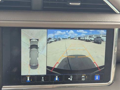 Used 2023 GMC Yukon XL Denali RWD image 10