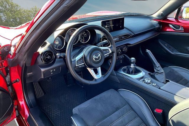 Used 2025 MAZDA MX-5 Miata RF Club w/ Weather Package RWD image 16
