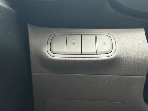 Certified 2025 Hyundai Venue SEL FWD image 29