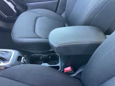 Certified 2023 Jeep Renegade Latitude AWD/4WD image 14