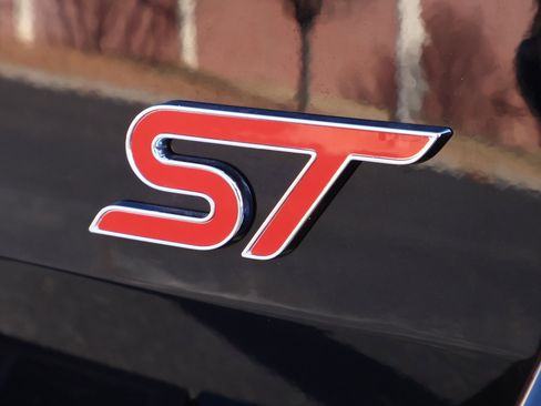 Used 2025 Ford Explorer ST image 6