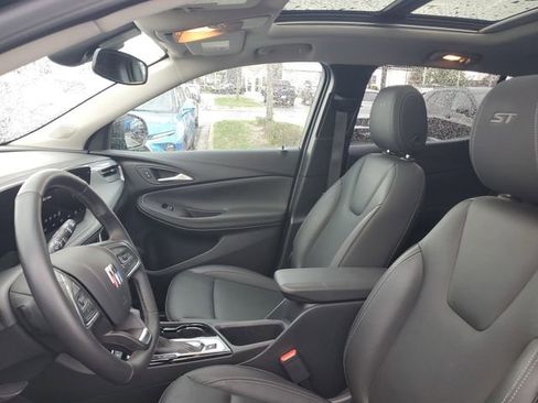 Certified 2024 Buick Encore GX Sport Touring w/ Experience Buick Package AWD/4WD image 18