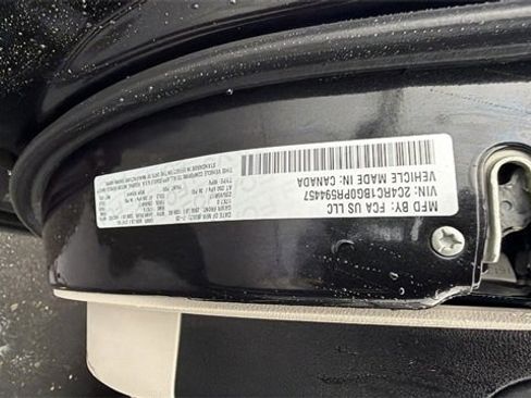 Used 2023 Chrysler Pacifica Touring-L image 30