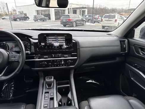 Used 2024 Nissan Pathfinder SL image 29