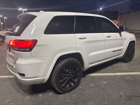Used 2020 Jeep Grand Cherokee Altitude image 3