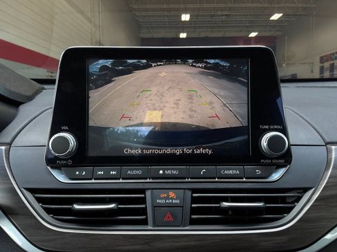 Used 2025 Nissan Altima 2.5 SV FWD image 30
