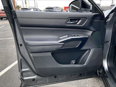 Used 2024 Nissan Pathfinder S AWD/4WD image 21