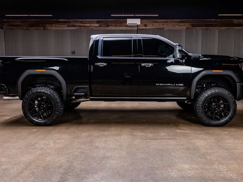 Used 2025 GMC Sierra 2500 Denali Ultimate w/ Max Trailering Package AWD/4WD image 11