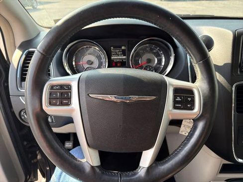 Used 2016 Chrysler Town & Country Touring w/ Driver Convenience Group FWD image 32