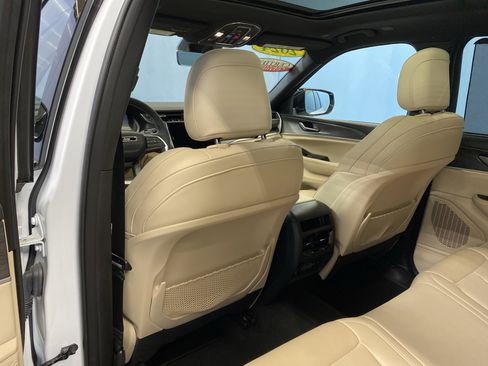 Certified 2024 Jeep Grand Cherokee Limited w/ Luxury Tech Group II image 28