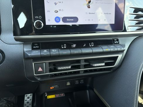 Used 2025 Toyota Camry SE FWD image 8