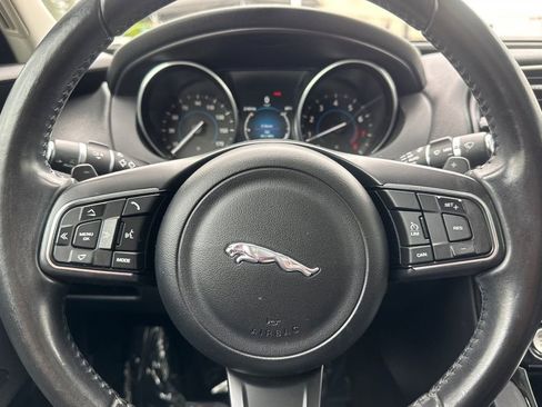 Used 2017 Jaguar XE Premium RWD image 21