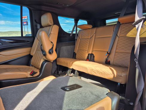 Used 2021 Cadillac Escalade ESV Premium Luxury w/ Driver Assist Tech Package image 38