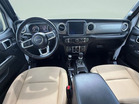 Used 2022 Jeep Wrangler Unlimited Sahara AWD/4WD image 12