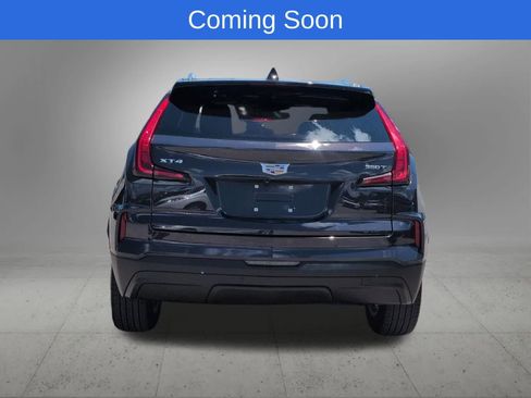 Used 2024 Cadillac XT4 Luxury w/ Cold Weather Package FWD image 5