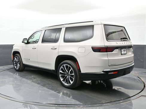 Used 2022 Jeep Wagoneer Series III w/ Premium Group I image 6