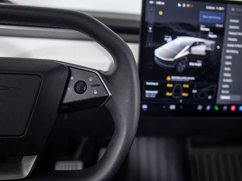Used 2024 Tesla Cybertruck AWD Crew Cab image 31