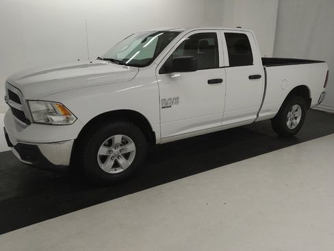 Used 2023 RAM 1500 Classic SLT AWD/4WD image 2