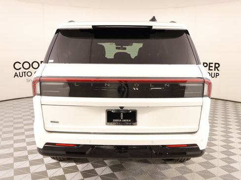 New 2026 Lincoln Navigator Reserve w/ Jet Appearance Package AWD/4WD image 23